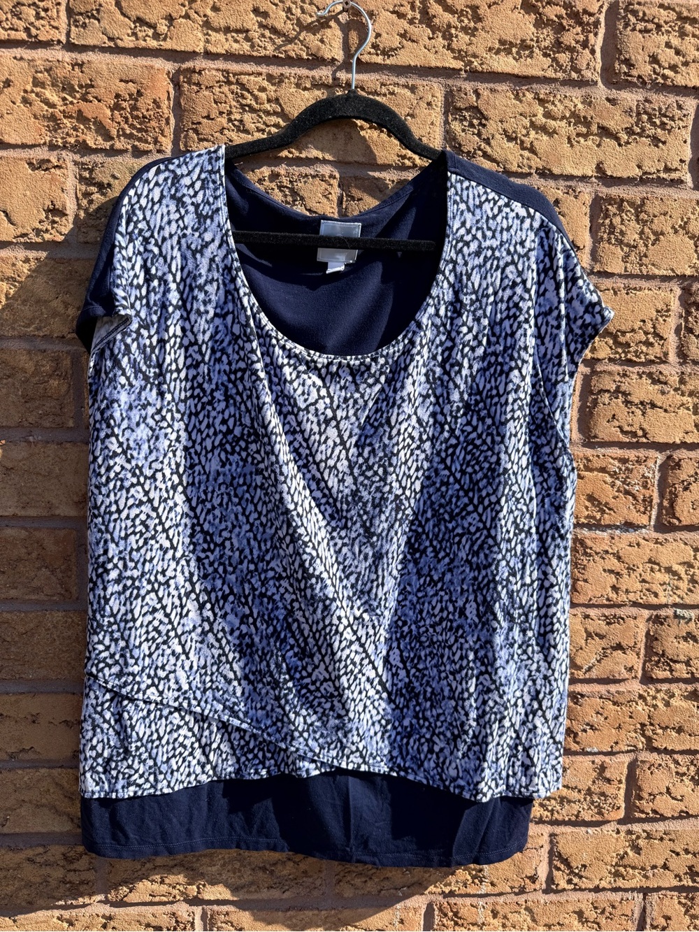 💫4/$25 • Sunday Women's Navy Patterned Short Sleeve Top